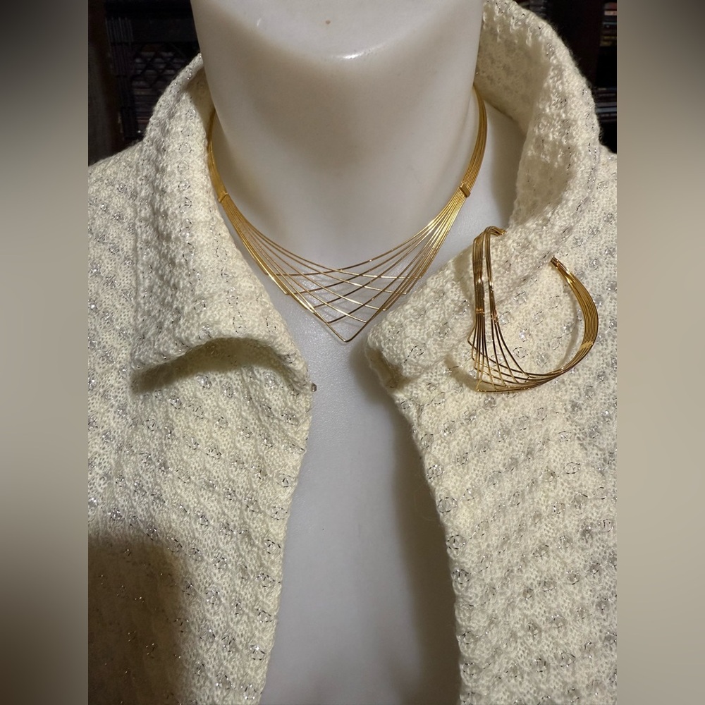 Elegant Gold Necklace and Bracelet pretty